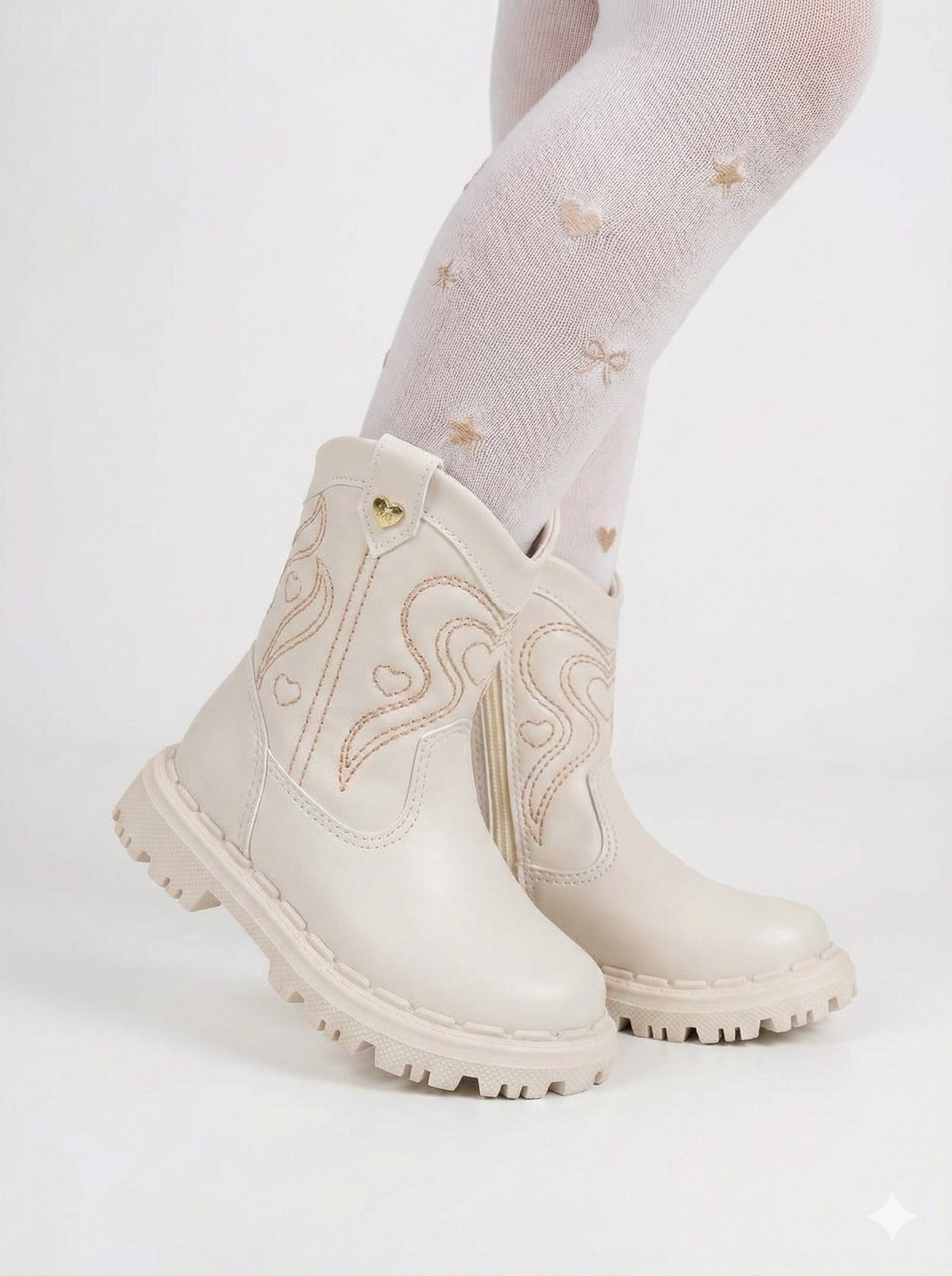 Bota\Coturno Nilqi Bella Off - Qualidade e Cuidado para os Pequenos | Bebeloo Kids