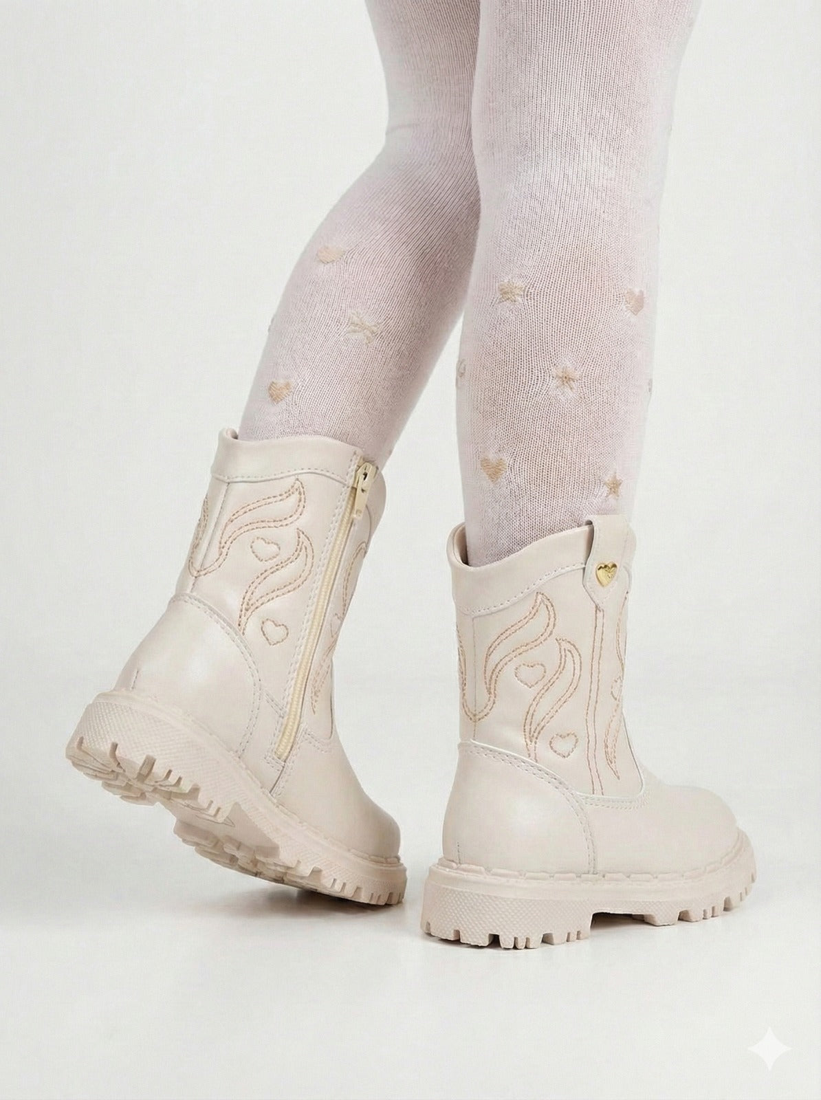 Bota\Coturno Nilqi Bella Off - Qualidade e Cuidado para os Pequenos | Bebeloo Kids