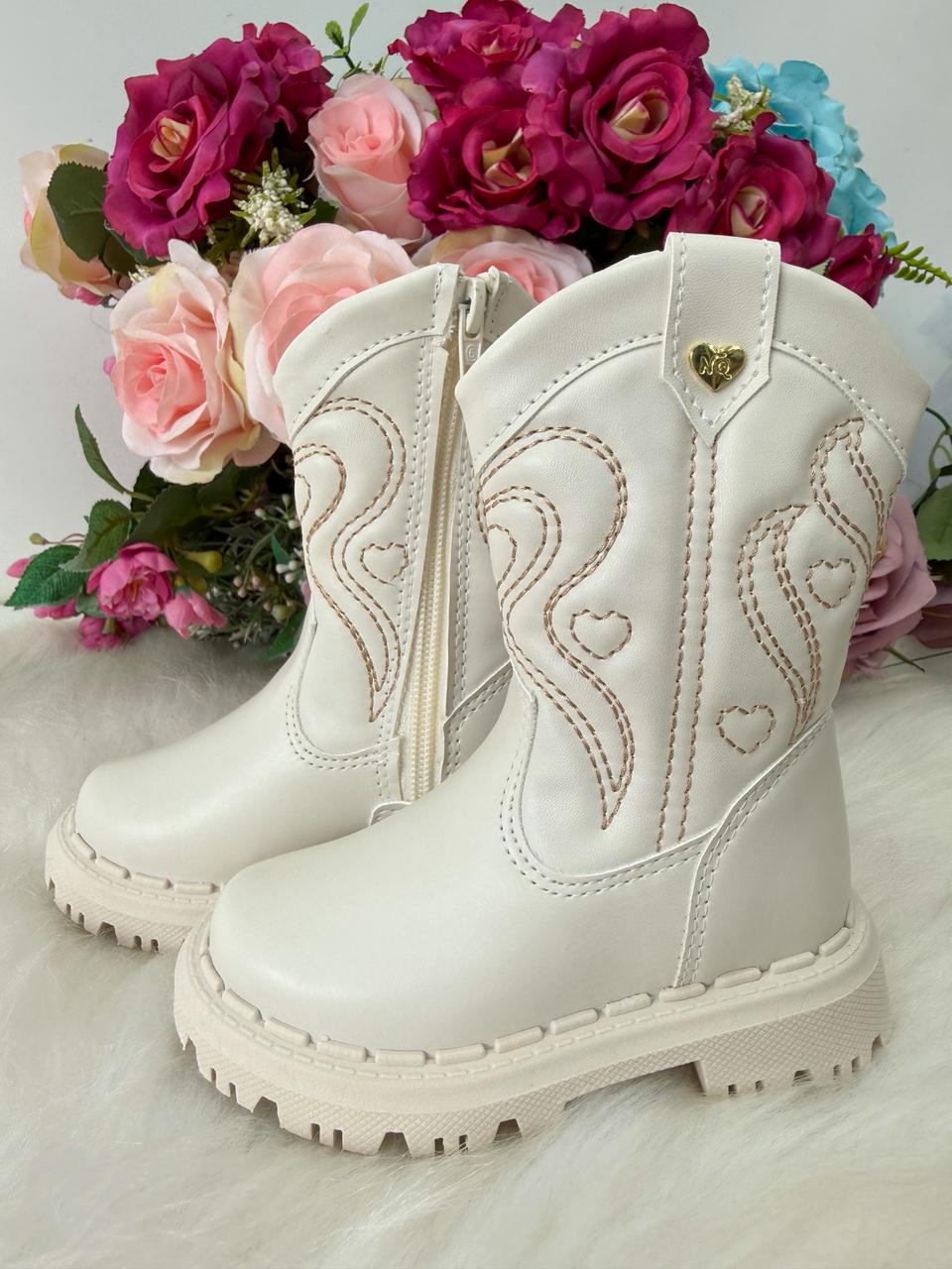 Bota\Coturno Nilqi Bella Off - Qualidade e Cuidado para os Pequenos | Bebeloo Kids