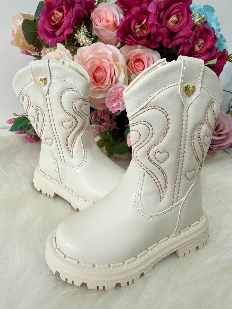 Bota\Coturno Nilqi Bella Off - Qualidade e Cuidado para os Pequenos | Bebeloo Kids