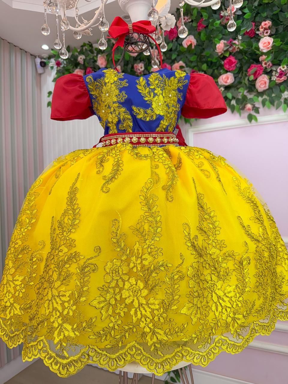 Vestido Marie Temático Realeza Branca De Neve - Leveza e Elegância para Meninas | Bebeloo Kids