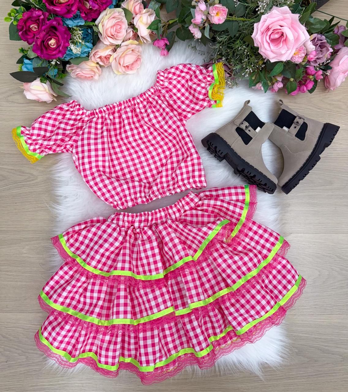 Conjunto Junino Banana Club Luxo Gabriela Xadrez Pink - Estilo Delicado para o Dia a Dia | Bebeloo Kids