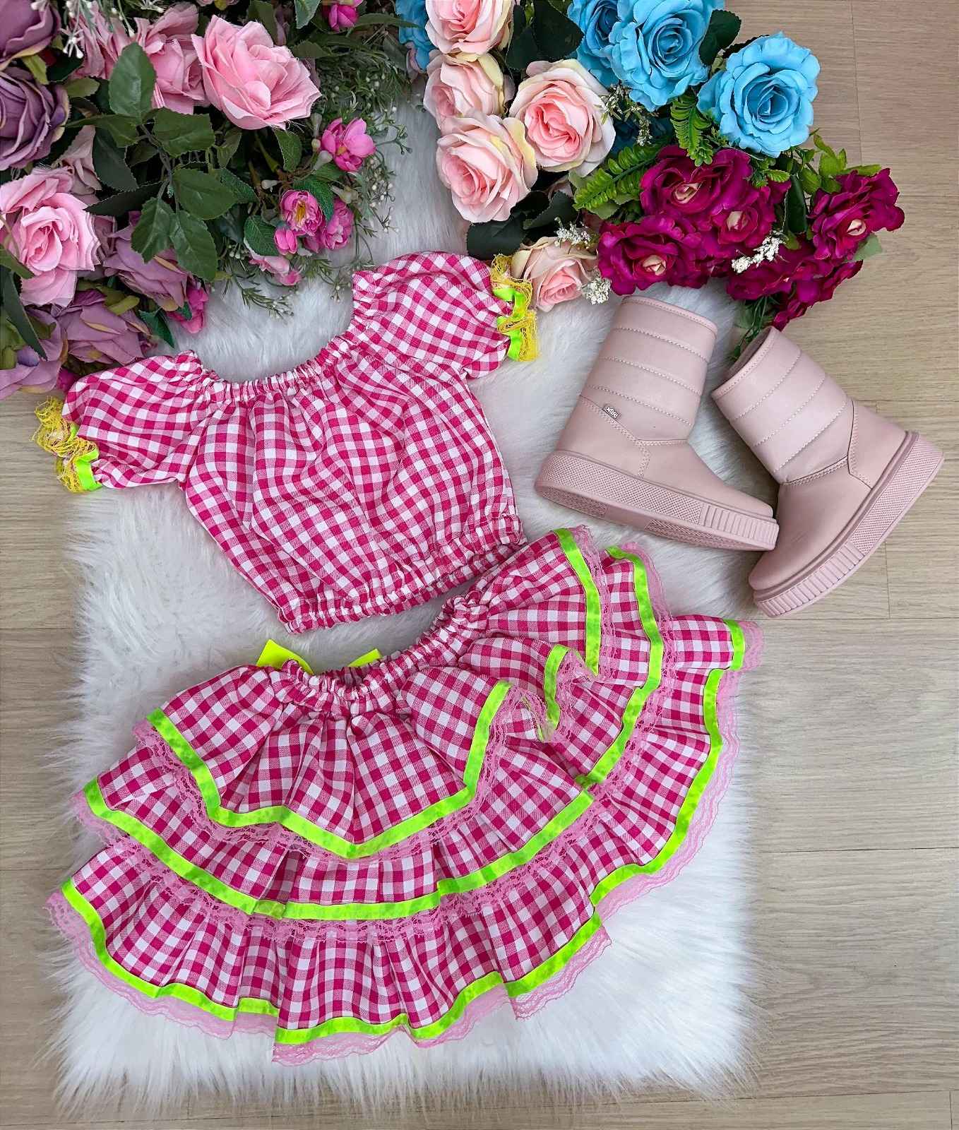 Conjunto Banana Club Junino Luxo Adulto Sofia Rosa - Estilo Delicado para o Dia a Dia | Bebeloo Kids
